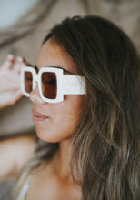 Load image into Gallery viewer, Haupia sunnies
